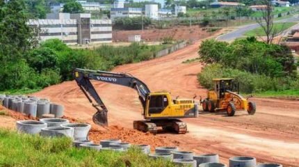 A região do trecho em obras do Anel Viário dá acesso à Unesp e ao novo fórum criminal do município