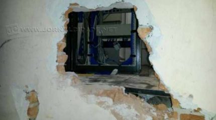 Bandidos atuaram na noite de domingo (11)