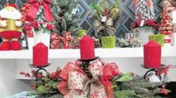 Lojas que trabalham com decoração começaram o preparo das peças cerca de três meses antes do Natal; já os supermercados começaram a receber as mercadorias no começo de outubro