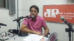 O prefeito Rogério Pascon durante o Jornal da Manhã