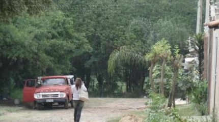 Falta de asfalto e de segurança estão entre as principais queixas dos moradores do bairro, que tem apenas quatro quarteirões