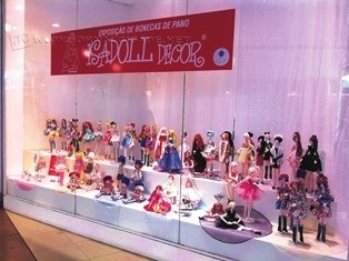 Exposição com bonecas de pano no Shopping Rio Claro