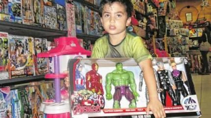 Rafael Vital de Melo, 3 anos, pediu um kit de super-heróis, além de uma fantasia de Hulk