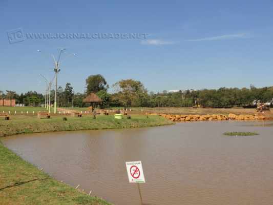 Após passar por desassoreamento e revitalização, local é ponto de encontro de muitas famílias em Santa