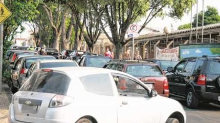 Para resolver problema em cruzamento, prefeitura sinaliza para implantação de radares móveis na Av. 5 com a Rua 12