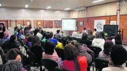 Após as apresentações, espera-se uma discussão com os convidados sobre os conteúdos