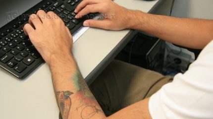 Mesmo com mudanças visíveis, ainda existem empresas preocupadas com funcionários que possuam tatuagem pelo corpo