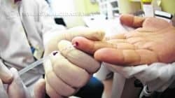 Paciente faz teste para controle de diabetes. Em Rio Claro faltam seringas e fitas na rede pública de saúde (foto Agência Brasil)
