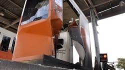 Uma das três cabines foi atingida por um caminhão há quase três meses