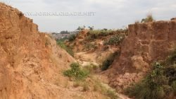 PAISAGEM ALTERADA: cava de argila abandonada evidencia o impacto da atividade. São 1.200 na região de Rio Claro