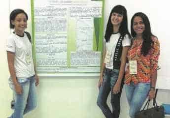 Alunas e professora participaram da I Feira Científico-cultural do Instituto Federal de Educação, Ciência e Tecnologia