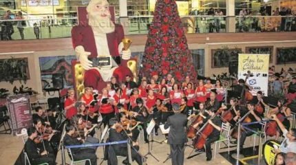 Cantatas acontecem até o dia 23 de dezembro, em dias intercalados na praça de alimentação