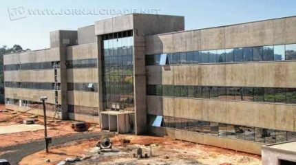 A empresa apenada é a RTA Engenharia e Construções Ltda, que tocou a obra do novo Fórum por quatro anos