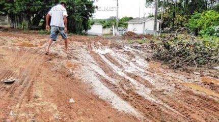 VIDA DIFÍCIL: definitivamente é bem complicado morar onde ainda não existe o asfalto