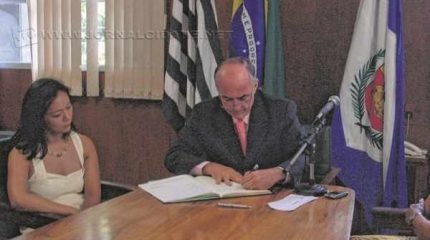 Na imagem de arquivo, Nevoeiro Junior (DEM) no último ato como prefeito municipal no ano de 2008