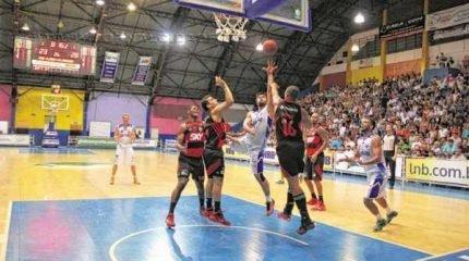 Pelo NBB 7, o Flamengo venceu os dois jogos, tanto no Rio, como no ginásio Felipe Karam