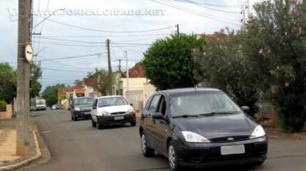 Moradora relata que, nos quarteirões das ruas P-5 e P-6 e avenidas P-13 e P-13 Particular, metade das casas já foi invadida