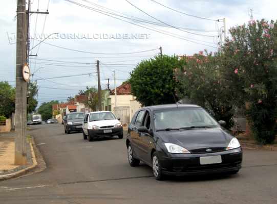 Moradora relata que, nos quarteirões das ruas P-5 e P-6 e avenidas P-13 e P-13 Particular, metade das casas já foi invadida