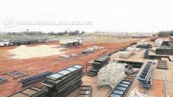 Recinto que vai abrigar a Festa do Peão recebe estrutura de arquibancadas