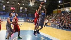 Mesmo após um primeiro tempo ruim, RC reagiu no final do último quarto, mas pecou em jogadas cruciais de finalização