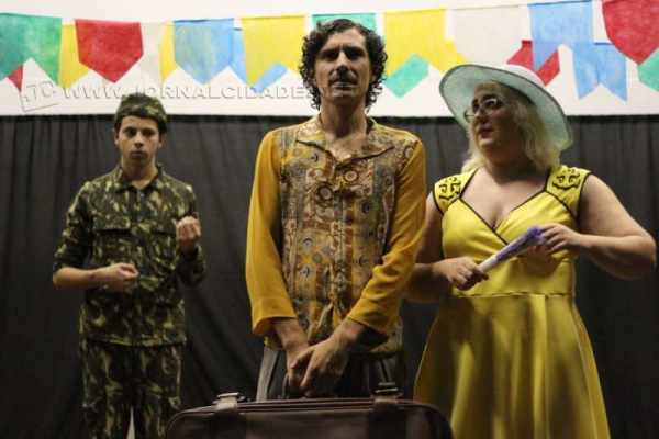 Alunos do Curso de Teatro, oferecido pela Secretaria de Cultura de Santa Gertrudes, apresentam a peça no sábado (7)