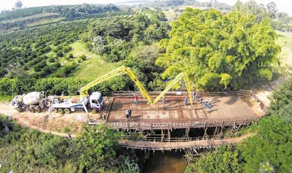 Construção de pontes nos bairros rurais Poço Fundo e Itapé faz parte das melhorias desenvolvidas nos últimos seis anos
