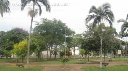 Escuridão: após problemas na iluminação, praça fica às escuras e a comunidade local pede providências