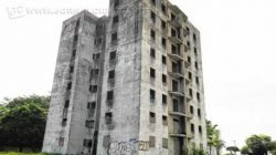 VIZINHO INCÔMODO: prédios continuam abandonados