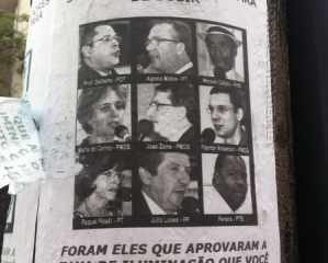 Câmeras de segurança já teriam identificado os autores dos cartazes contra vereadores que votaram pela “taxa”