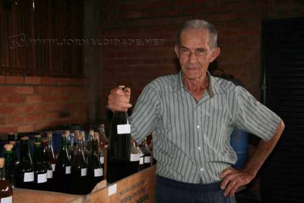 A família Canhoni sempre viveu da terra e chegou a ser uma das maiores produtoras de alho da região