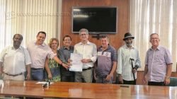 Vereadores participaram da solenidade de entrega