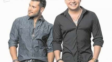 Na Paulista, Marcos e Belutti cantam seus sucessos e fazem a contagem regressiva para 2016