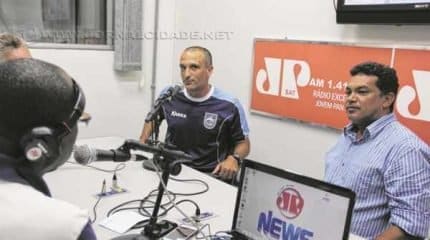 Luciano Gama e Marcos Silva (à direita) durante entrevista no Jornal de Esporte, da Rádio Excelsior Jovem Pan News, 1410 kHz