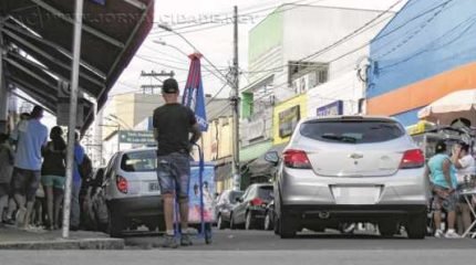 COMÉRCIO: lojistas consultados pela entidade acharam melhor não interditar o trânsito na Rua 3, na região central