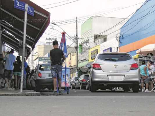 COMÉRCIO: lojistas consultados pela entidade acharam melhor não interditar o trânsito na Rua 3, na região central