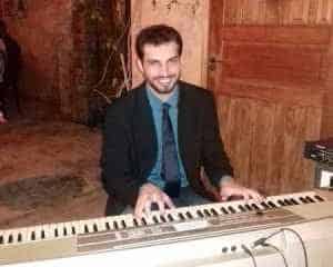 Amigos, familiares e apoiadores estiveram no lançamento do disco de Silas, que aconteceu na Pizzaria Bella Capri, no dia 21