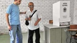 Eleitores que apresentam deficiência visual podem votar nas urnas adaptadas e também utilizar fones de ouvido