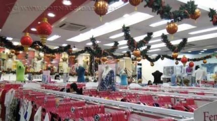 Lojas ousam nos enfeites de Natal para atrair os consumidores para as compras de fim de ano