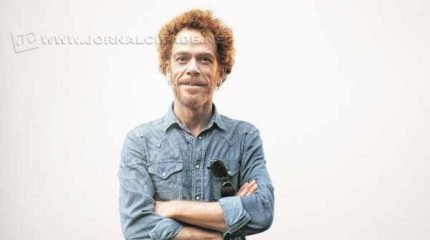 Nando Reis e Os Infernais sobem ao palco neste sábado (19), no Ginástico, em Rio Claro