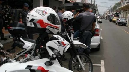 Acusados, que são de Araras, já tinham enganado um aposentado semana passada. Na tarde de quarta-feira (16) eles tentaram de novo e se deram mal