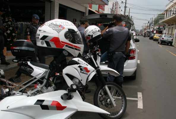 Acusados, que são de Araras, já tinham enganado um aposentado semana passada. Na tarde de quarta-feira (16) eles tentaram de novo e se deram mal
