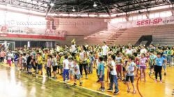 Diversas atividades são realizadas com as crianças, ministradas e monitoradas por profissionais do centro de atividades de Rio Claro