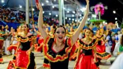 Além dos desfiles das escolas de samba, o carnaval de Rio Claro terá bailes na praça principal da cidade, nas tardes de sábado, domingo e terça-feira, exclusivamente com marchinhas de carnaval
