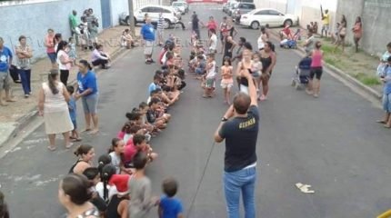 Diversas atividades são realizadas com o intuito de aproximar jovens e crianças da igreja e levá-los ao caminho do bem