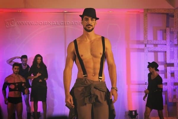 O modelo e fotógrafo participou de diversas provas, e trouxe para casa a faixa de Best Model por sua atuação na passarela