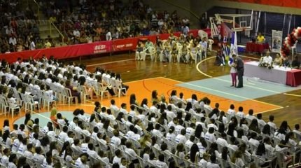 Alunos participam da formatura do Proerd, programa de prevenção ao uso de drogas da PM