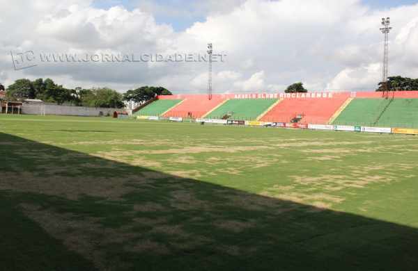 No Benitão, o laudo do Corpo de Bombeiros foi refeito e precisa ser novamente aprovado, além de ser feita as instalações de hidrantes na arquibancada coberta