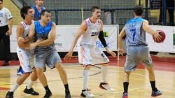 Jogo foi equilibrado até o último quarto, com Liga Sorocabana dominando o garrafão (Foto: Pedro Negrão/Jornal Cruzeiro do Sul)