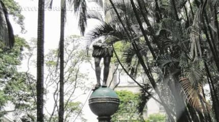 Os encaminhamentos para a restauração da estátua do índio estão sendo dados pela prefeitura. Artista plástico analisa danos