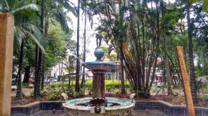 Estátua da Fonte do Índio estava quebrada na manhã deste domingo (10)